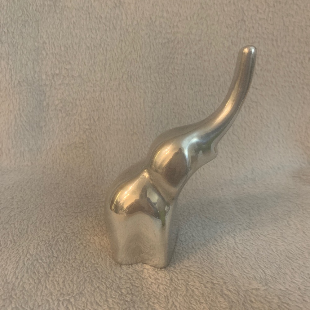 Hoselton Sculpted elephant figurine.